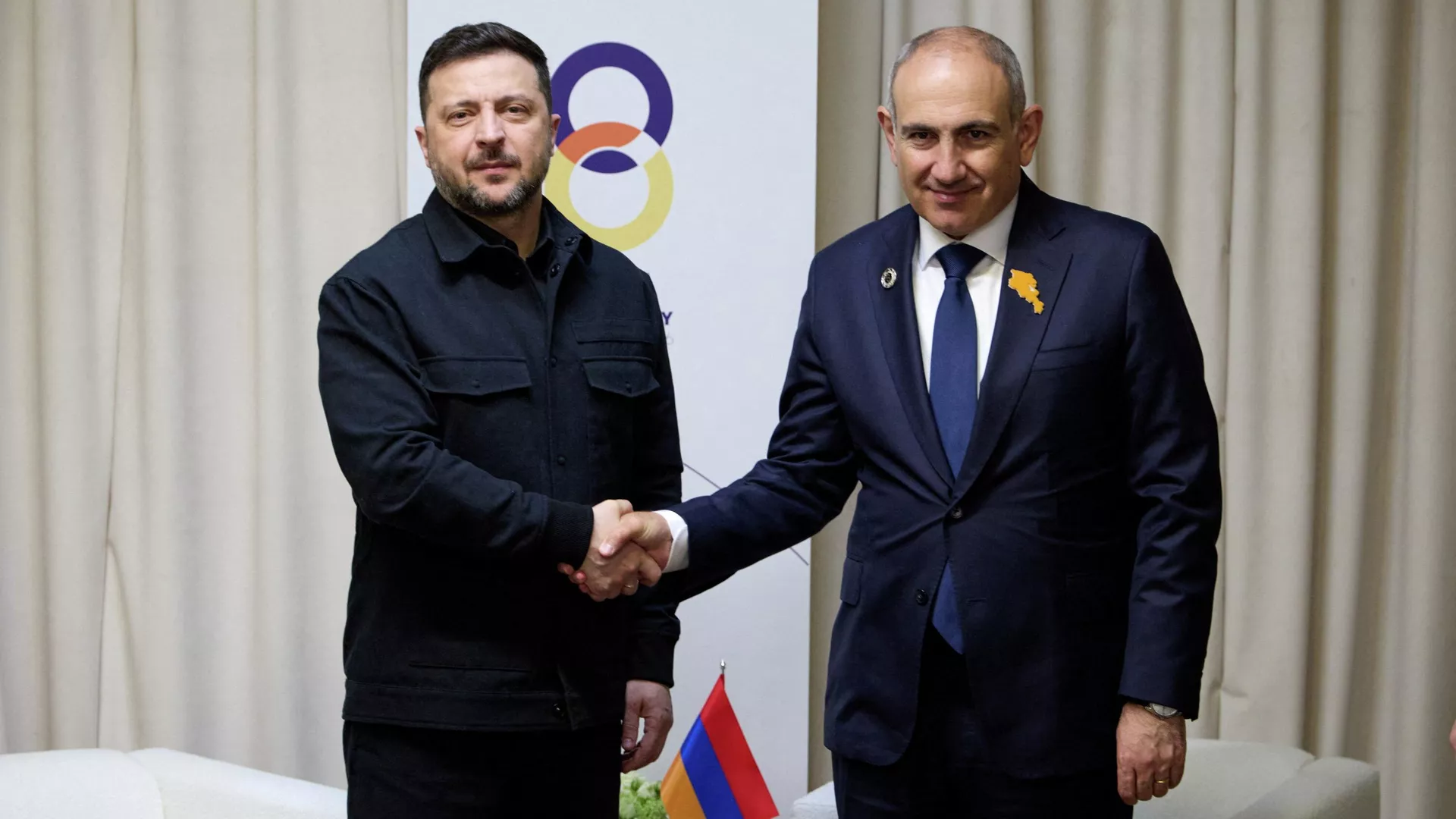 Зеленский обратился к Пашиняну