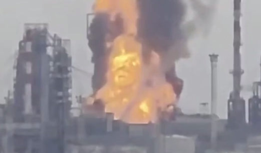 Сильный пожар начался на Тюменском НПЗ