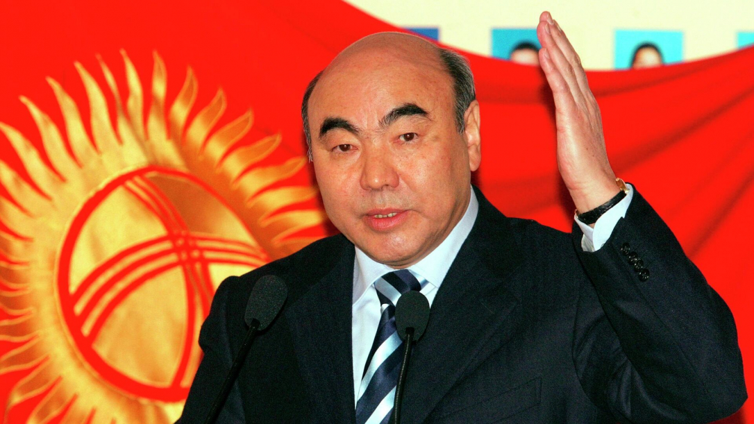 Акаев предложил продлить срок правления президента Жапарова на 8-10 лет