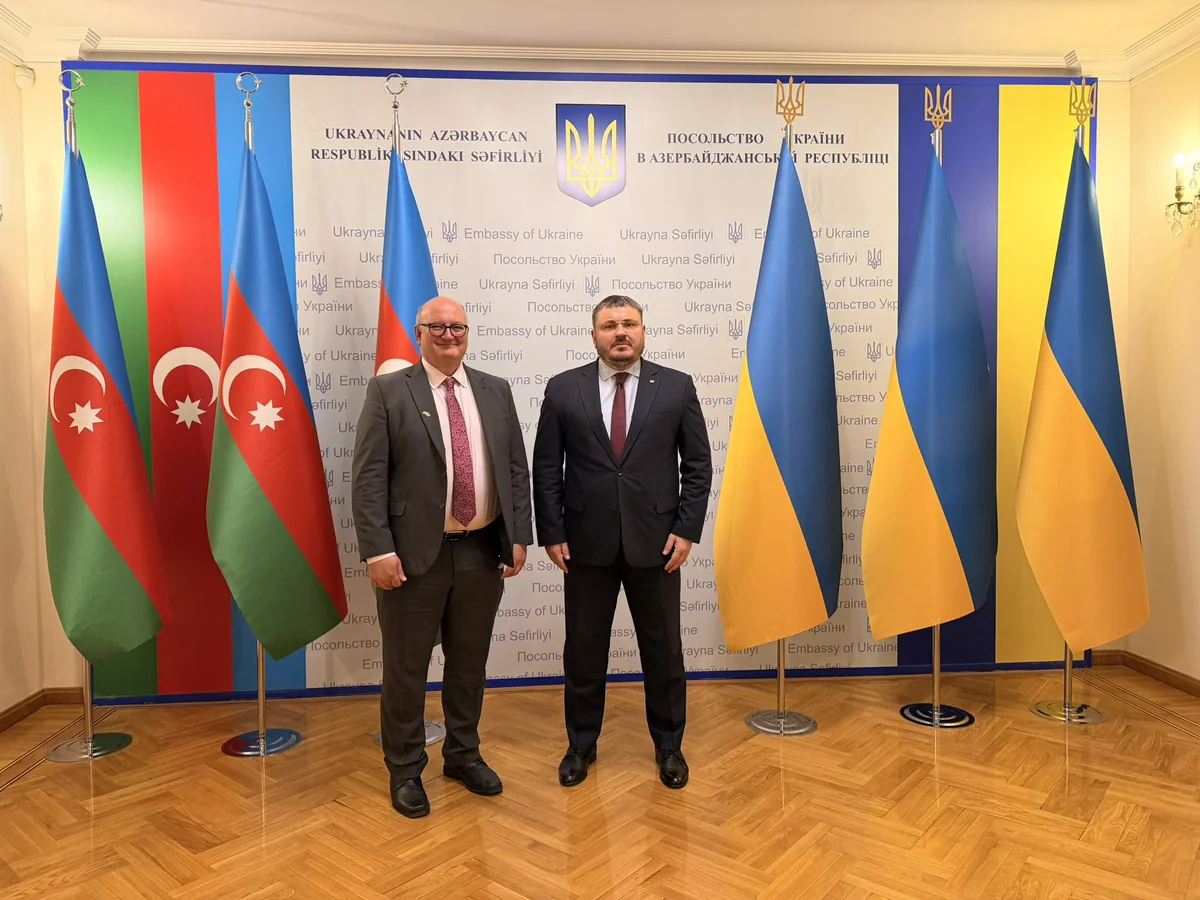 Новый посол Великобритании в Баку посетил посольство Украины