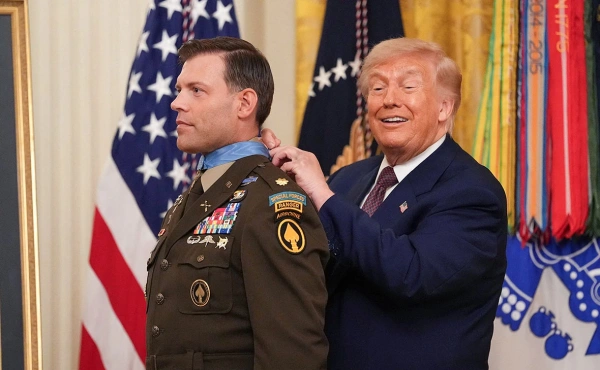 Трамп хотел вручить себе медаль, но узнал, что это запрещено 3 Трамп хотел вручить себе медаль, но узнал, что это запрещено