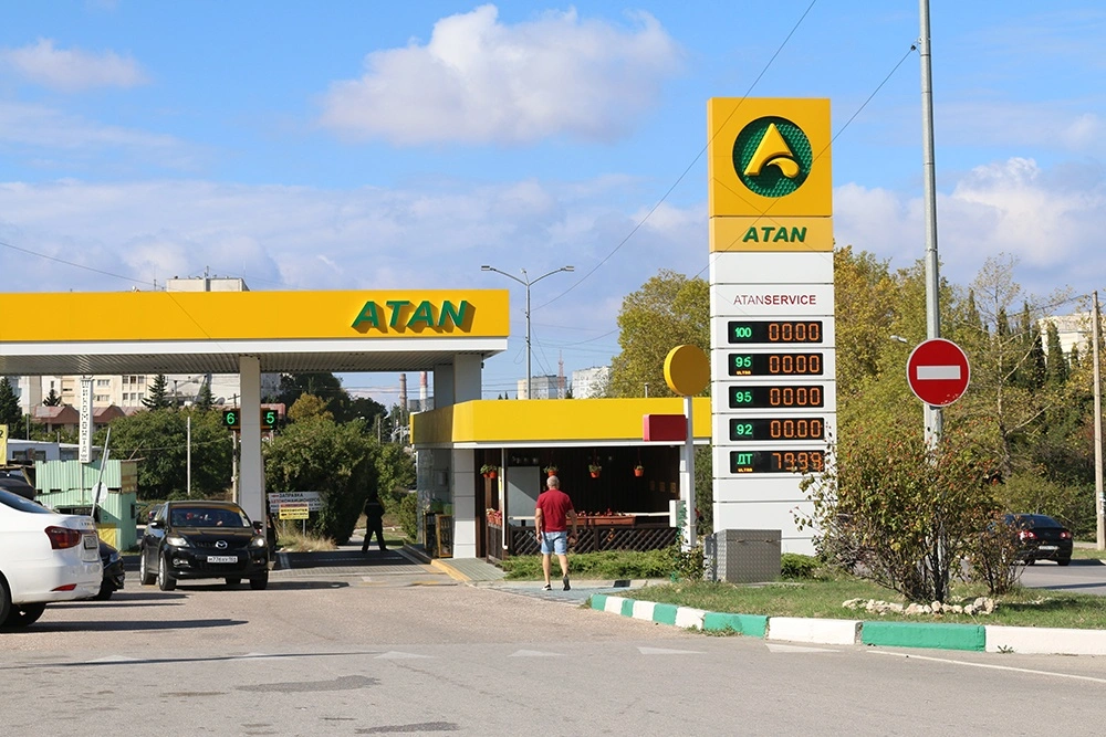 В Крыму полностью прекращена продажа бензина