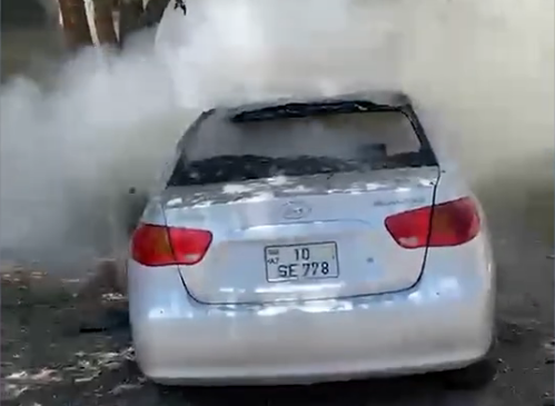 В Баку сгорел автомобиль 2 В Баку сгорел автомобиль