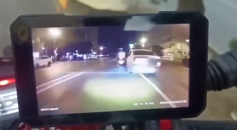 В Баку автомобиль сбил мотоциклиста во время резкого маневра 5 В Баку автомобиль сбил мотоциклиста во время резкого маневра