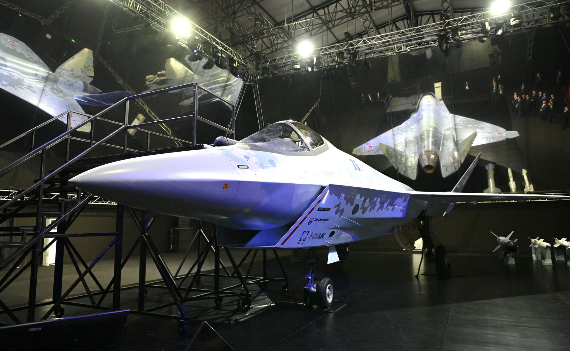 В России начали строить Су-75