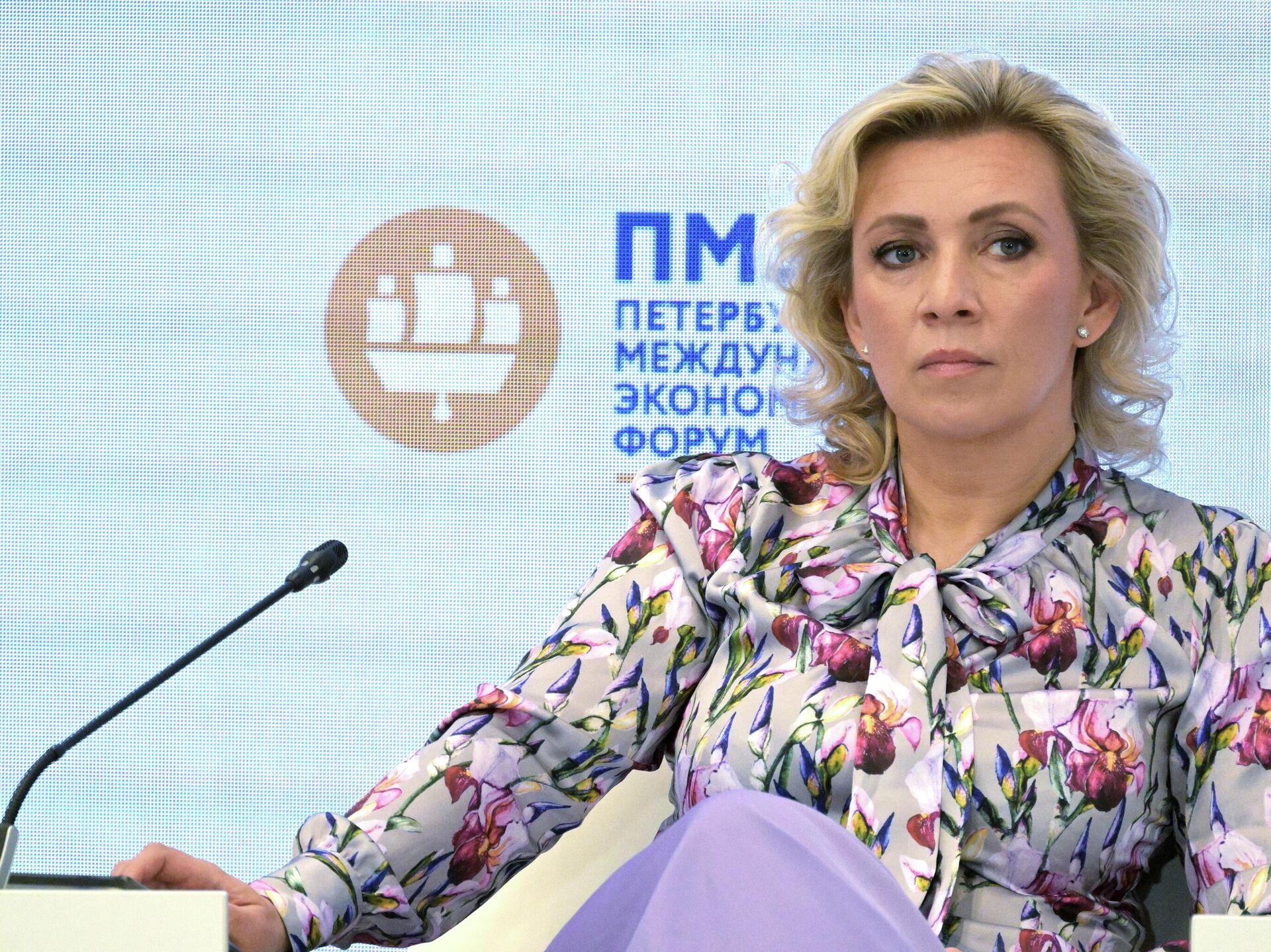 Захарова заявила, что армяне должны спасти свою страну