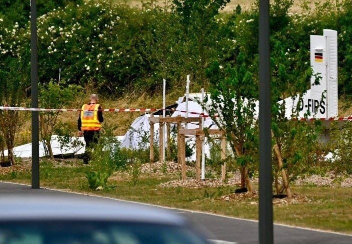 Во Франции при крушении самолета с парашютистами погибли 11 человек
