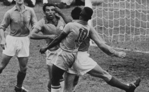 Футболка Пеле с финала ЧМ-1958 выставлена на аукцион 3 Футболка Пеле с финала ЧМ-1958 выставлена на аукцион