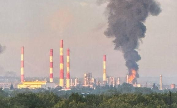 Удары на 900 километров: Зеленский заявил о масштабной атаке в тылу России 3 Удары на 900 километров: Зеленский заявил о масштабной атаке в тылу России
