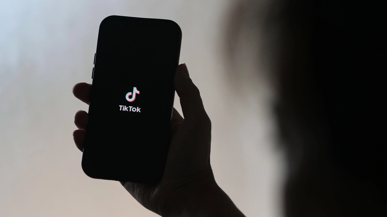 В школах Азербайджана заблокировали доступ к TikTok 2 В школах Азербайджана заблокировали доступ к TikTok