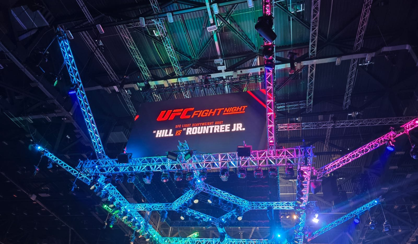 UFC Fight Night Baku: четыре бойца получат по $100 тыс.