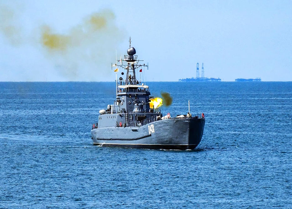 Учения Азербайджана в Каспийском море: боевые стрельбы, штурм и спасение заложников 2 Учения Азербайджана в Каспийском море: боевые стрельбы, штурм и спасение заложников