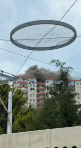 В Баку произошел пожар в многоэтажном здании