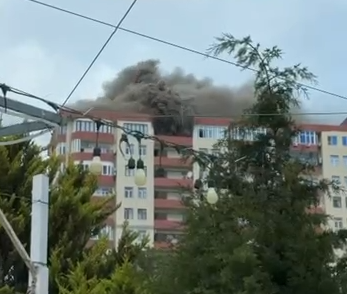 В Баку горит многоэтажное здание 2 В Баку горит многоэтажное здание