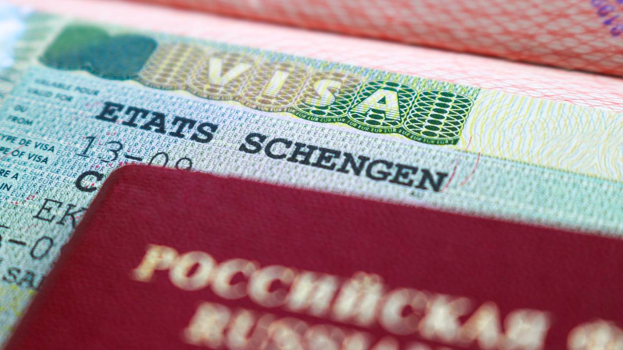 Ряд европейских стран требуют ужесточить выдачу виз россиянам