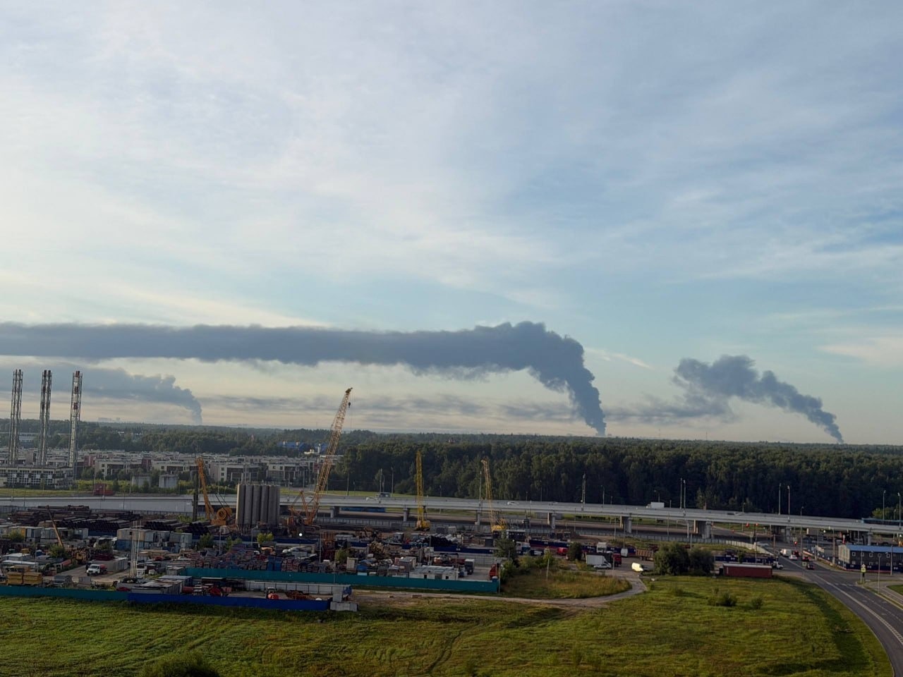 Москва под массированной атакой: горят крупнейший склад Wildberries, нефтебаза, индустриальный парк 3 Москва под массированной атакой: горят крупнейший склад Wildberries, нефтебаза, индустриальный парк