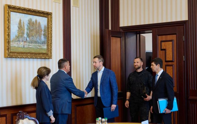Украина и США обсуждают ускорение поставок ракет для Patriot 2 Украина и США обсуждают ускорение поставок ракет для Patriot
