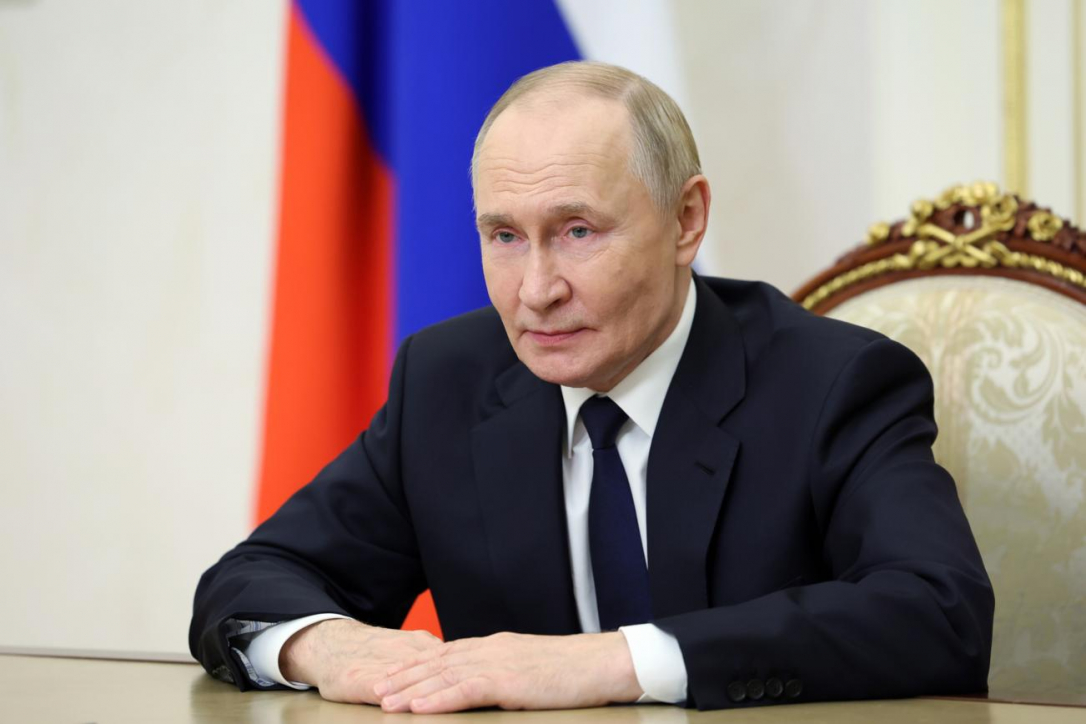 Путин поручил быстрее принимать решения по обеспечению аннексированного Крыма топливом