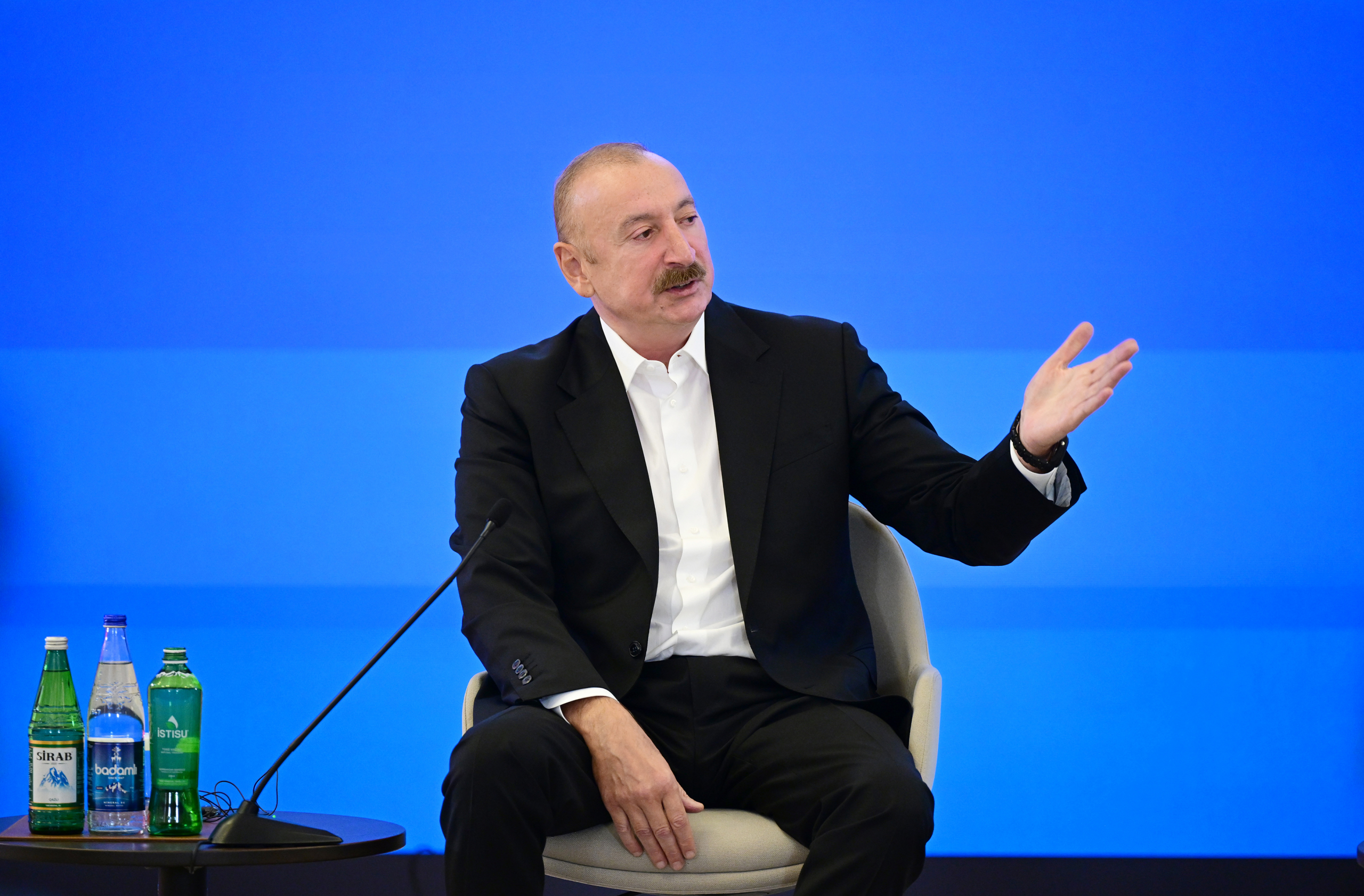«Алексей, будьте осторожны»: Алиев пошутил о «пострадавших» российских политологах 2 «Алексей, будьте осторожны»: Алиев пошутил о «пострадавших» российских политологах