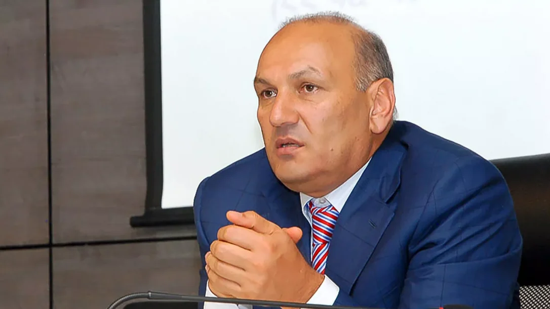 В Армении заочно арестовали сына и племянника бывшего главы Минфина Хачатряна