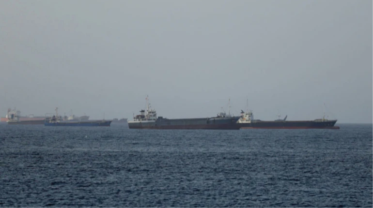 Иран срочно вывозит нефть супертанкерами на фоне обострения отношений с Вашингтоном