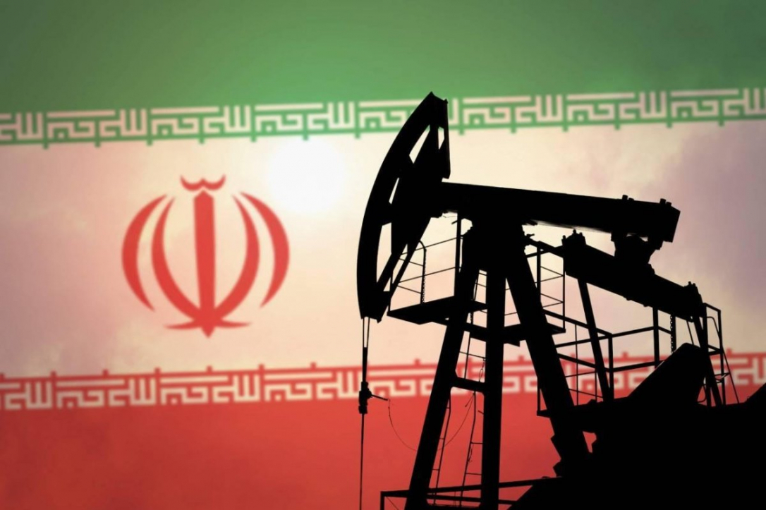 США вновь запретили сделки с иранской нефтью на фоне атак в Ормузе