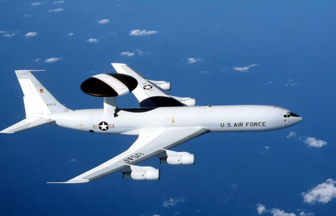 СМИ: У Персидского залива заметили самолет США дальнего радиолокационного обнаружения