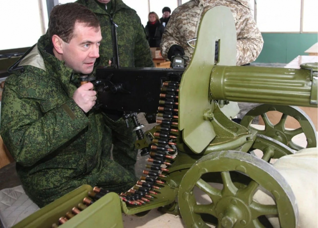 Медведев увидел «важную точку» на пути к завершению «СВО»