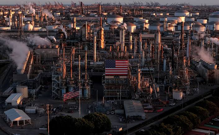 FT предупредила о риске топливного кризиса в США