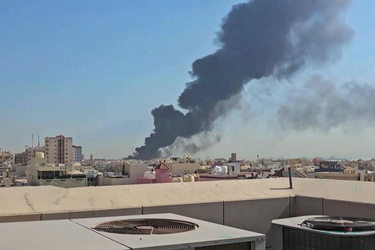 Иран вновь атаковал энергостанцию Кувейта: вспыхнул крупный пожар 2 Иран вновь атаковал энергостанцию Кувейта: вспыхнул крупный пожар