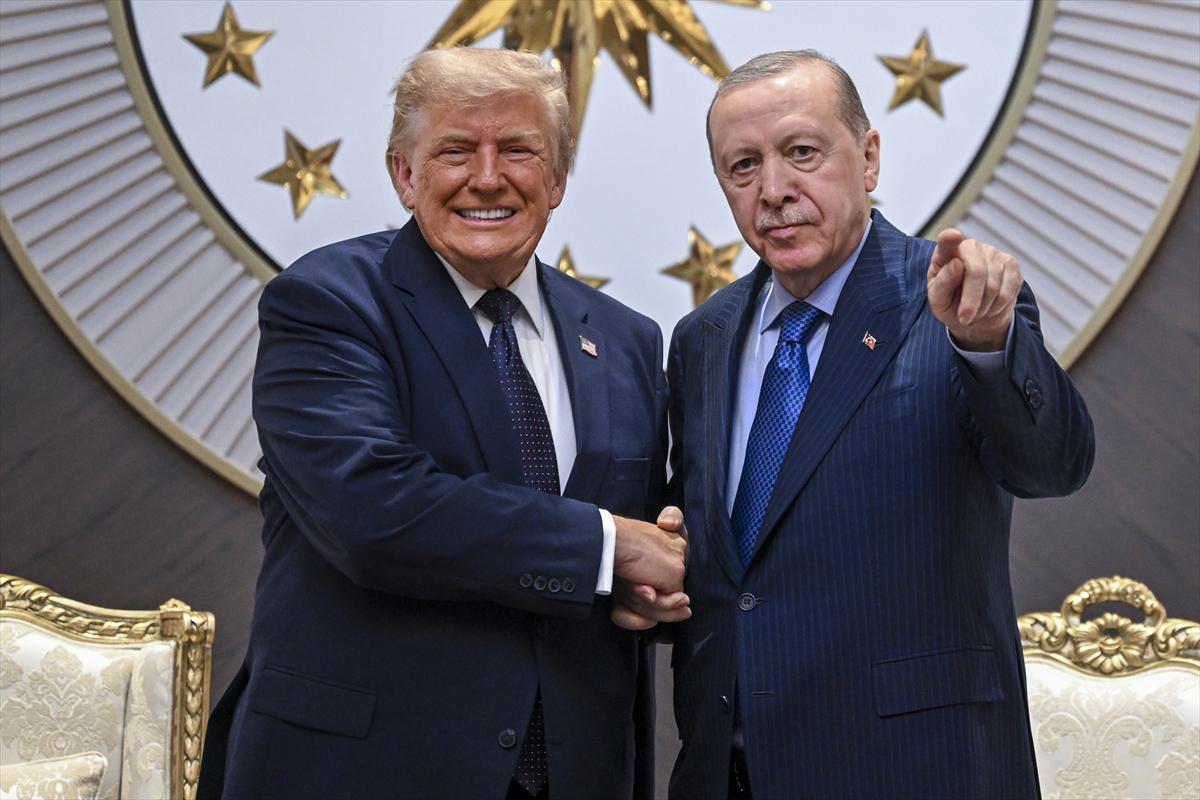 Эрдоган встретил Трампа в аэропорту Анкары 4 Эрдоган встретил Трампа в аэропорту Анкары