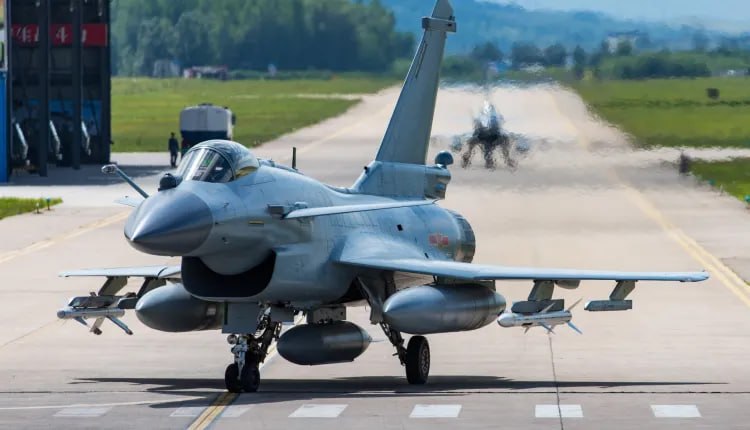 Узбекистан закупает 24 китайских истребителя J-10CE