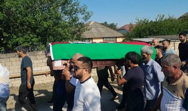 В Лянкяране похоронили погибшего у берегов Одессы капитана 3 В Лянкяране похоронили погибшего у берегов Одессы капитана
