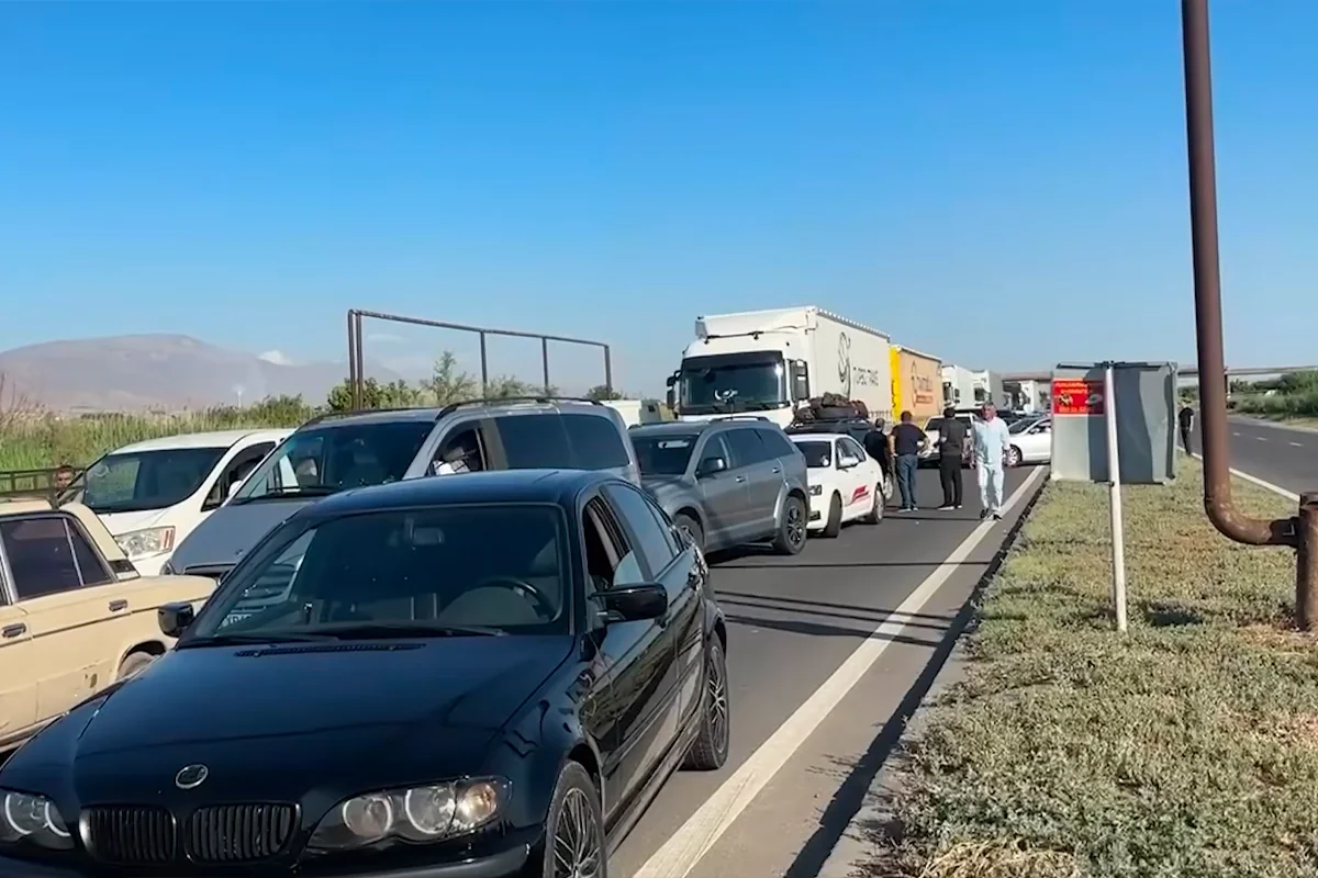 Помидоры довели до протеста: фермеры заблокировали трассу в Армении 3 Помидоры довели до протеста: фермеры заблокировали трассу в Армении