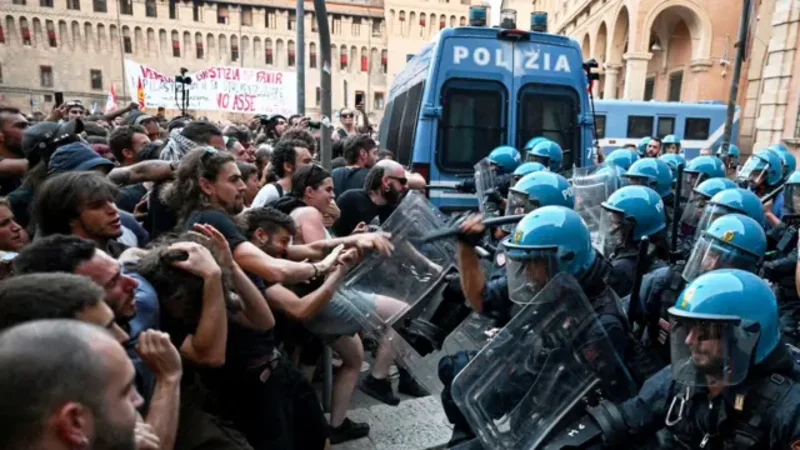 Тысячи против дороги: в Италии протесты переросли в беспорядки 2 Тысячи против дороги: в Италии протесты переросли в беспорядки