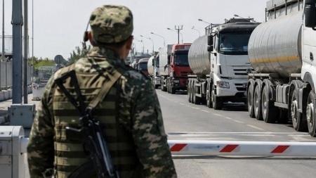 Казахстан усилил контроль на гранци из-за вывоза топлива