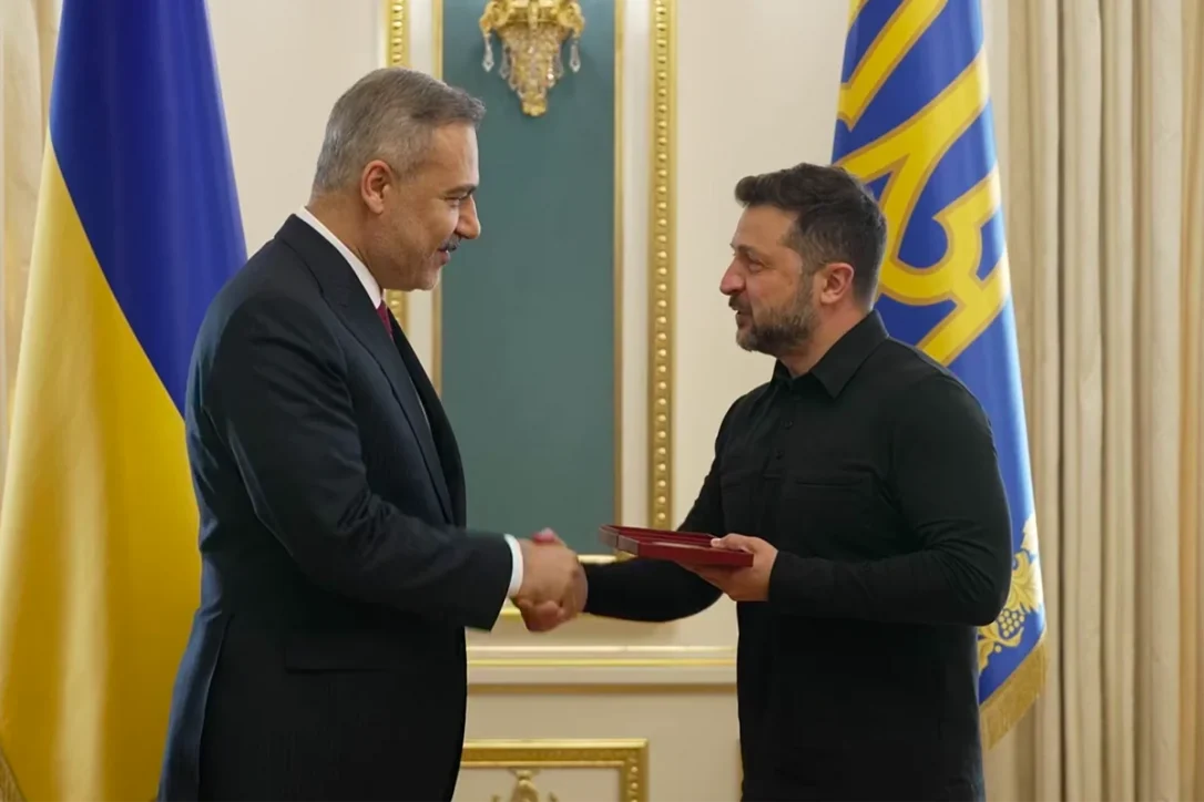 «За заслуги»: Зеленский наградил Фидана и обсудил с ним мир