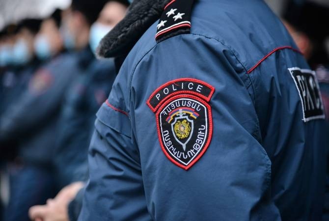 В Ереване пьяный полицейский и его родственники избили следователей 3 В Ереване пьяный полицейский и его родственники избили следователей
