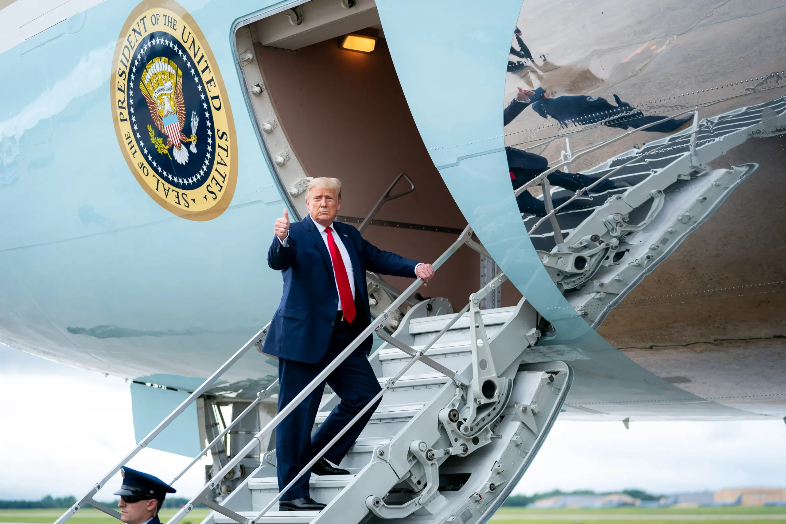 WP: Трампа тайно вывезли из Турции на другом самолете из-за угрозы со стороны Ирана