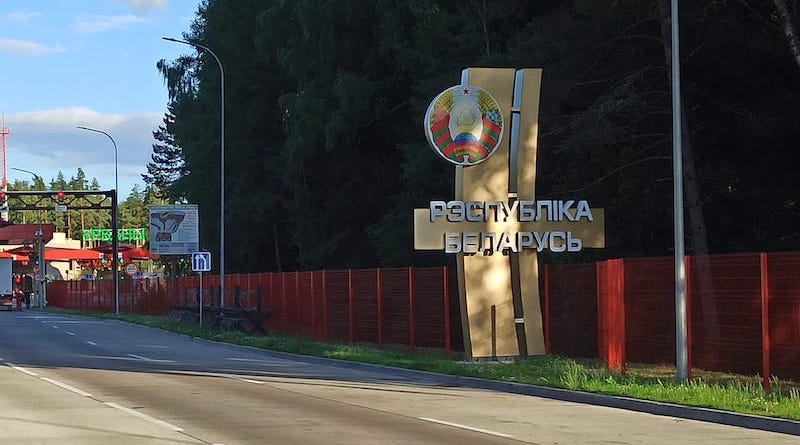 Латвия закрыла границу с Беларусью