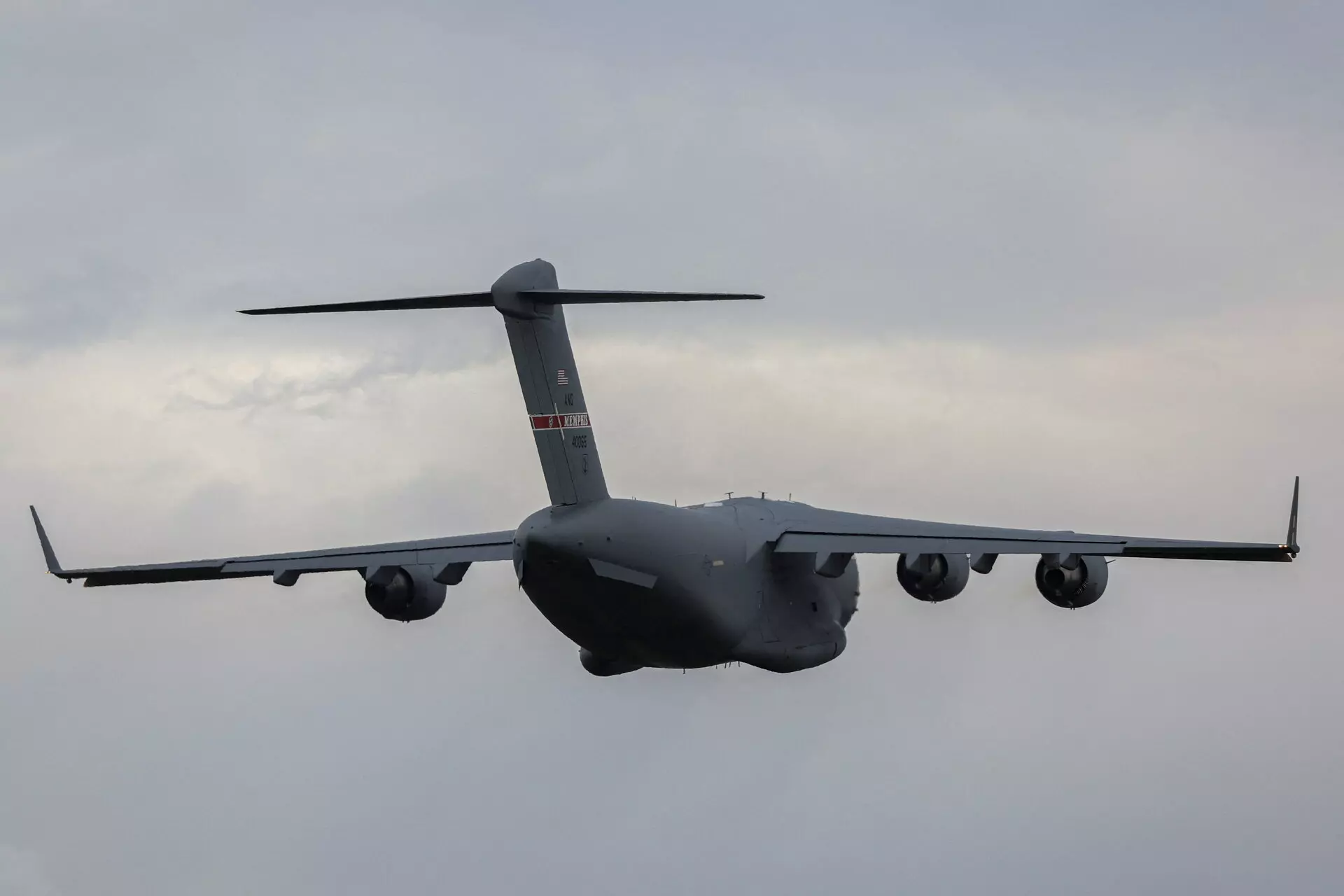 Cамолет ВВС США приземлился в Москве