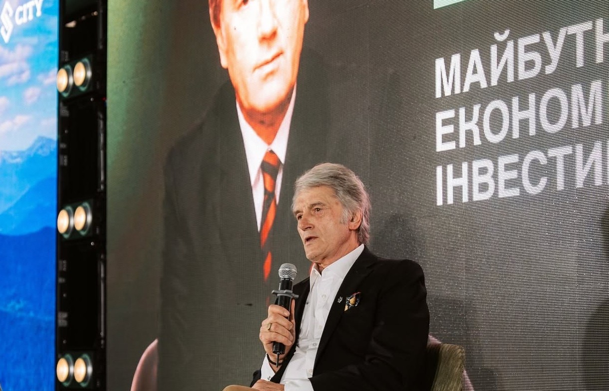 Зачем Ющенко прилетал в Баку?