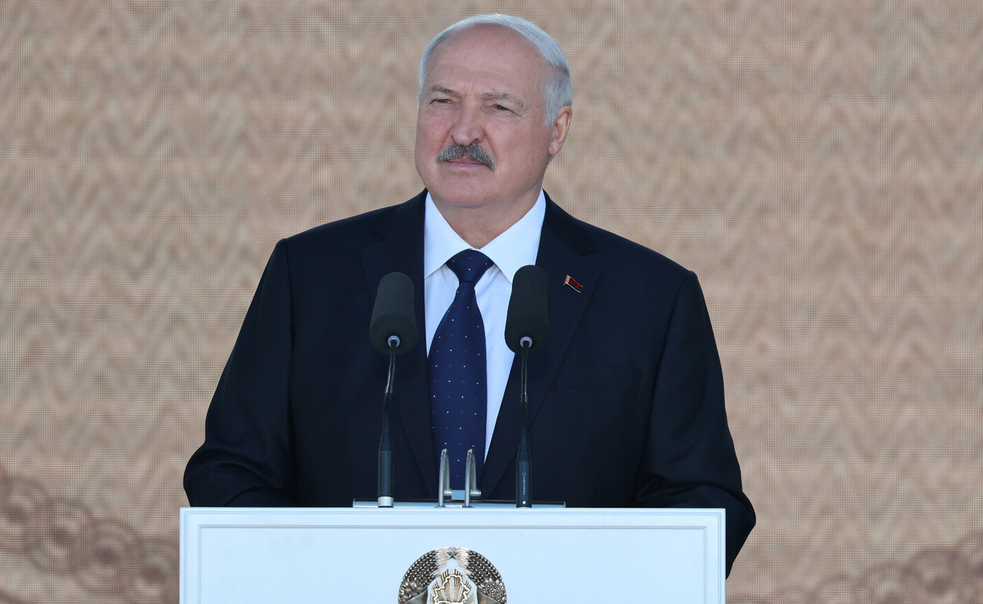 «Они иногда обижаются»: Лукашенко назвал белорусов «русскими со знаком качества» 2 «Они иногда обижаются»: Лукашенко назвал белорусов «русскими со знаком качества»