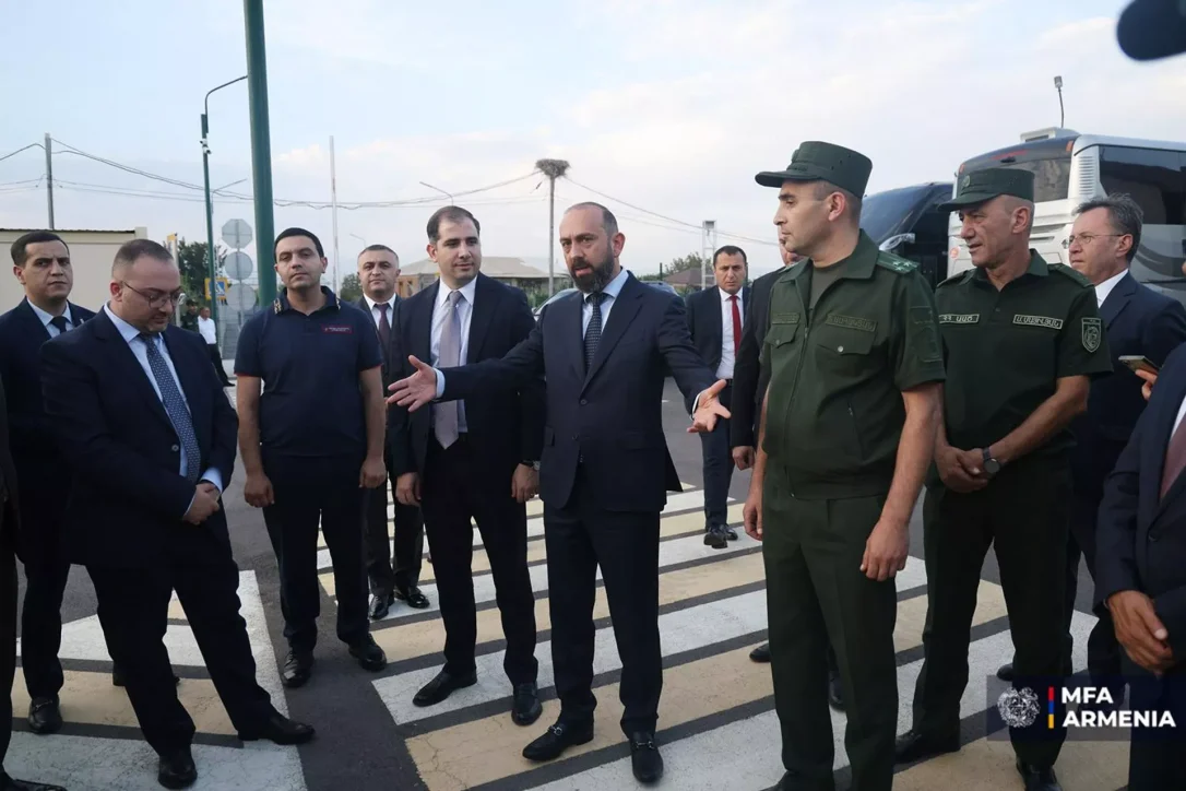Глава МИД Армении посетил границу с Турцией