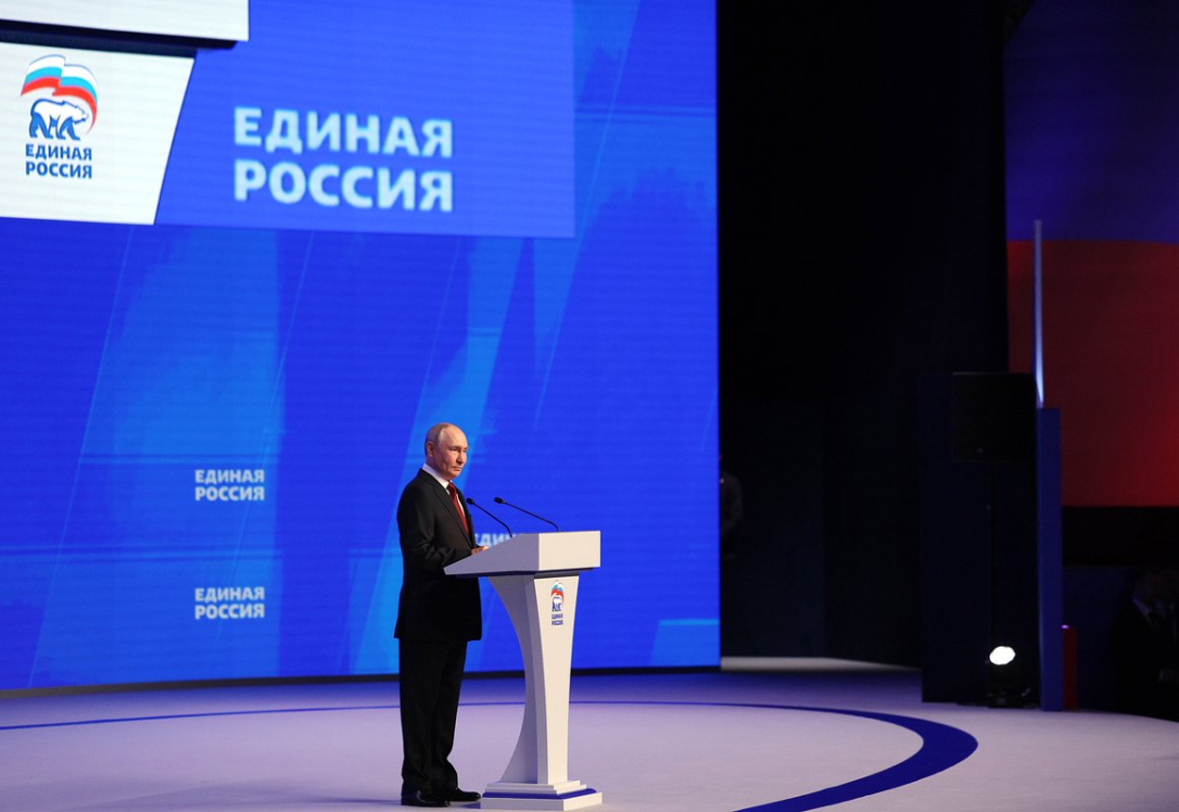 Путин и Медведев обратились к россиянам