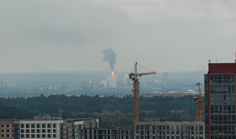 ВСУ поразили крупнейшую в России НПЗ 2 ВСУ поразили крупнейшую в России НПЗ