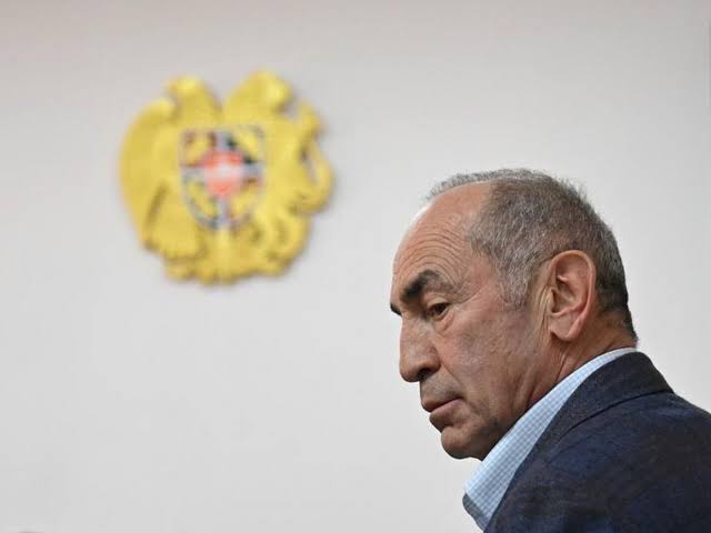 Роберта Кочаряна после госпитализации доставили в Антикоррупционный комитет
