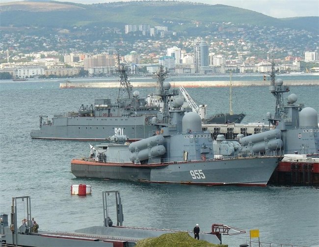 Удар ВСУ по Новороссийску: повреждены четыре корабля ВМФ РФ 2 Удар ВСУ по Новороссийску: повреждены четыре корабля ВМФ РФ