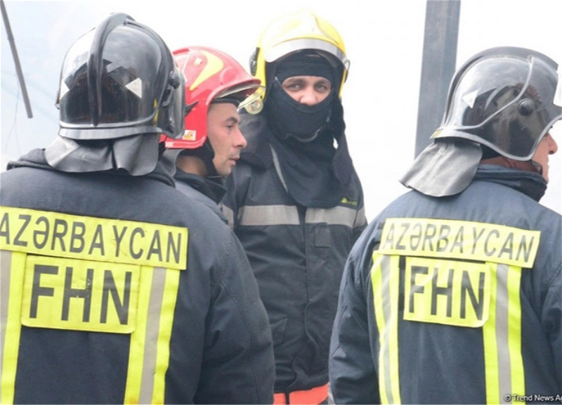 В Баку обрушился магазин