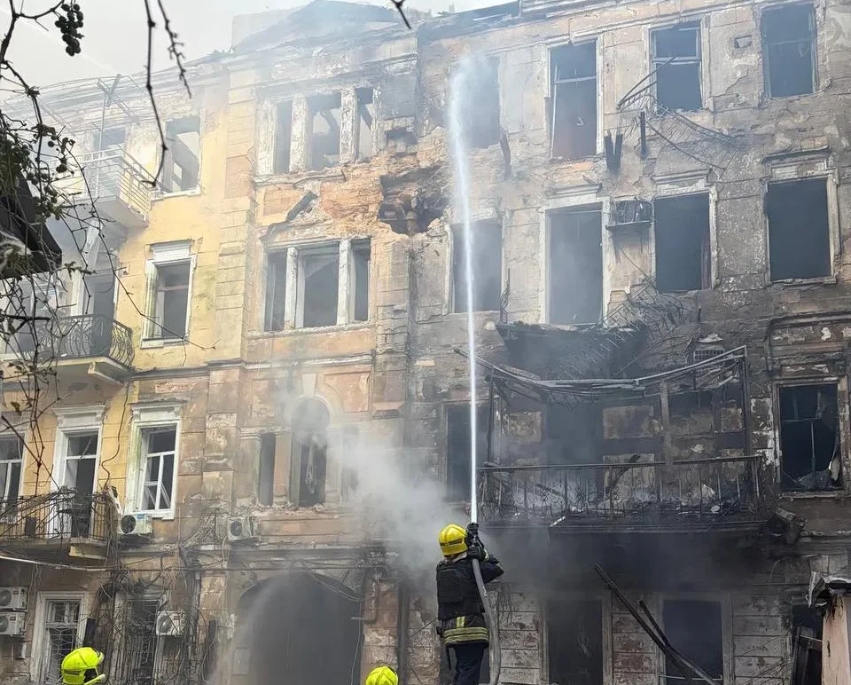 Массированный удар по Одессе: ракеты и дроны повредили дома 2 Массированный удар по Одессе: ракеты и дроны повредили дома